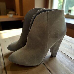 VINCE CAMUTO Gray Leather Ankle Boots Size 8W